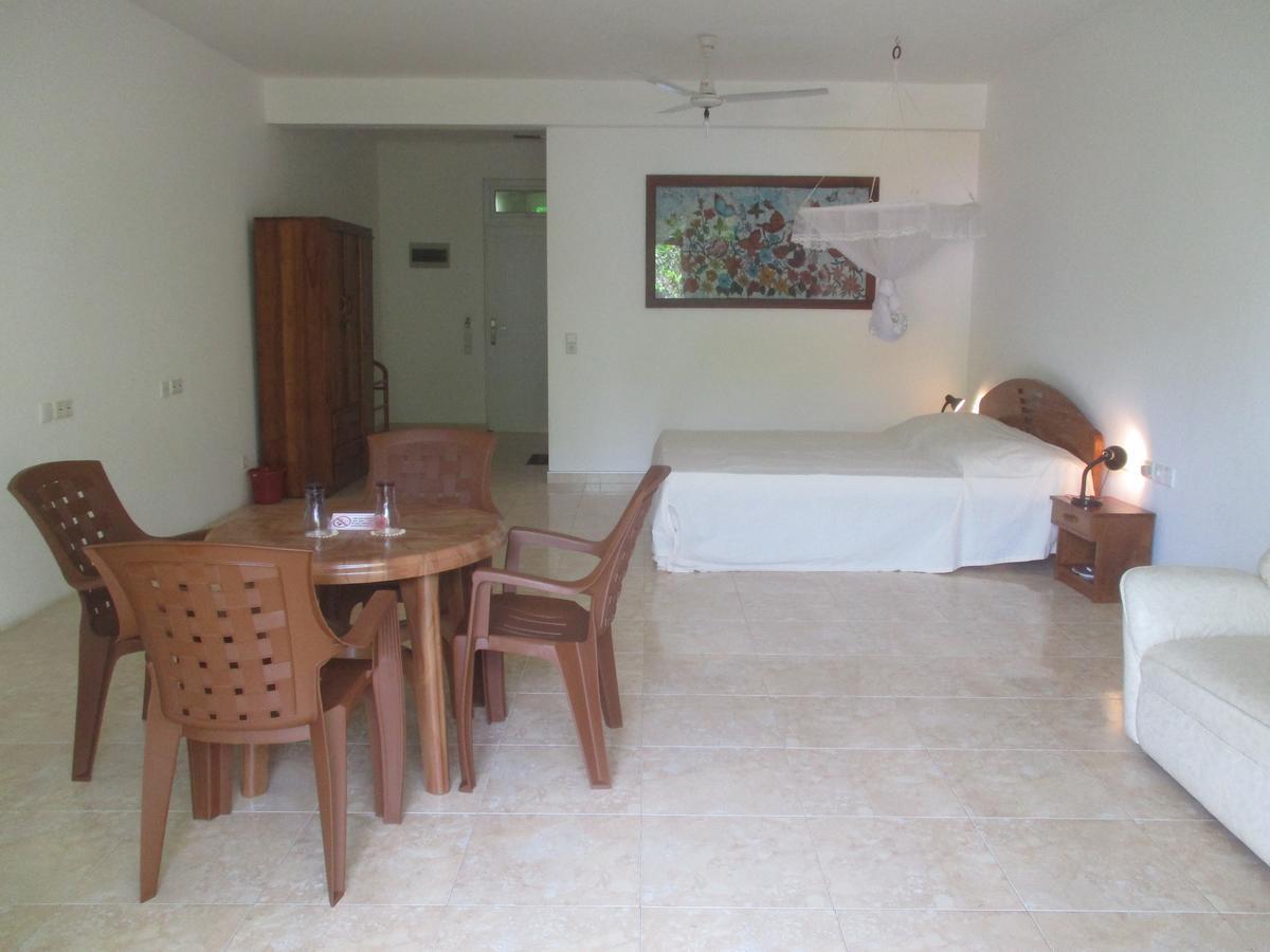 Raja Beach Hotel Balapitiya Bagian luar foto